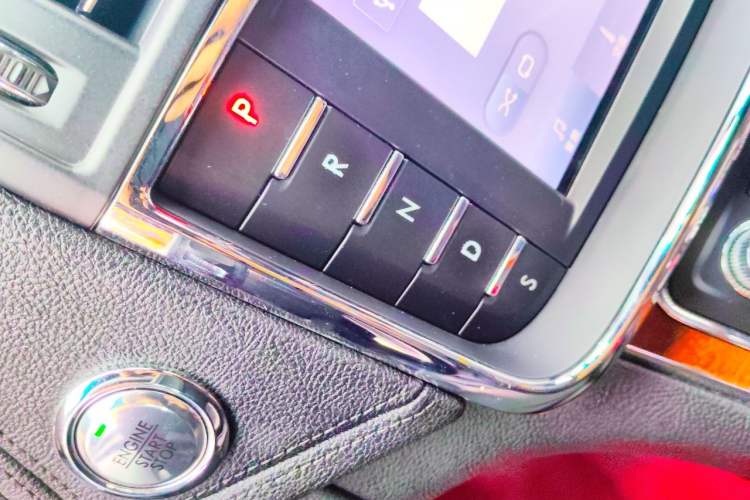 Used Lincoln Continental 2019 2.0T Two-Wheel Drive Luxury Edition China VI Standard Gear Lever