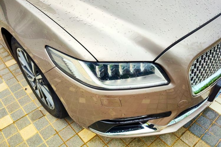 Used Lincoln Continental 2019 2.0T Two-Wheel Drive Luxury Edition China VI Standard Right Front Headlight