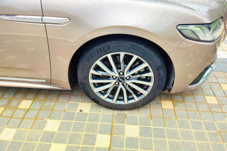 Used Lincoln Continental 2019 2.0T Two-Wheel Drive Luxury Edition China VI Standard Right Front Wheel Hub
