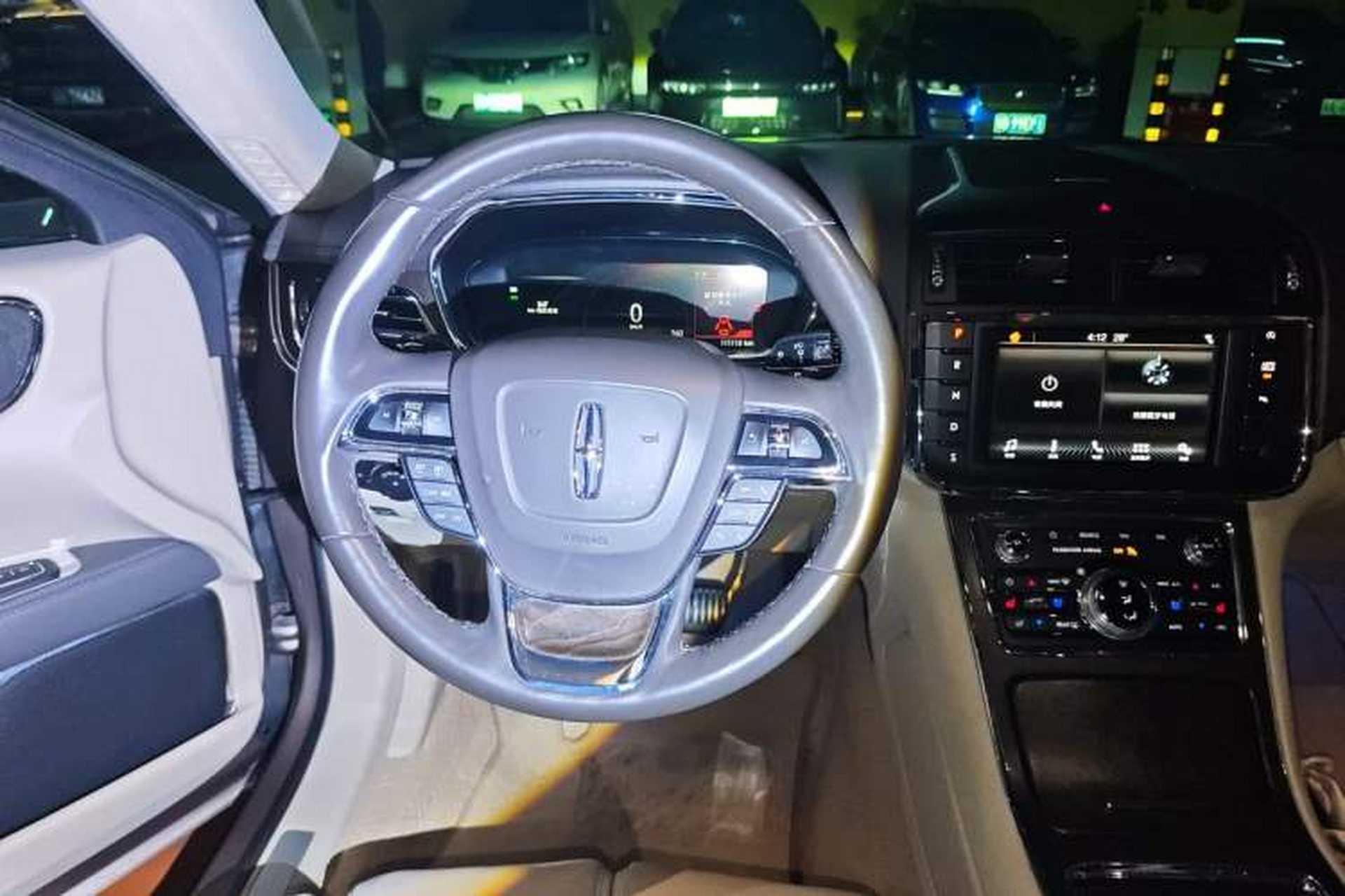 Used Lincoln Continental 2019 2.0T Two-Wheel Drive Luxury Edition China VI Standard Center Console
