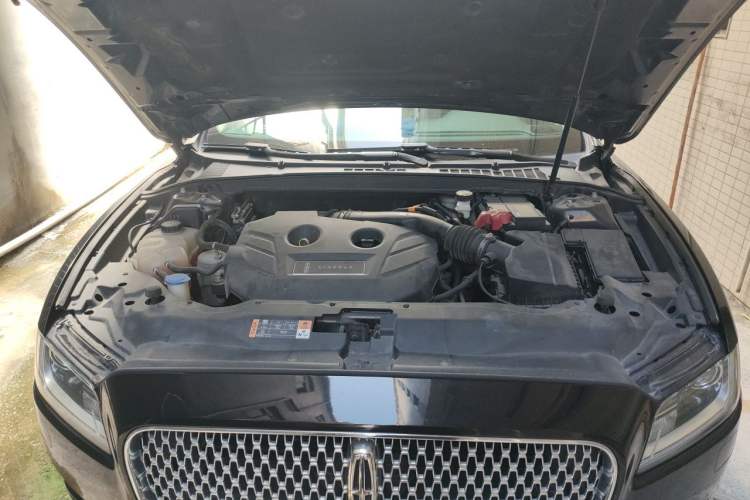 Used Lincoln Continental 2019 2.0T Two-Wheel Drive Luxury Edition China VI Standard Engine Bay