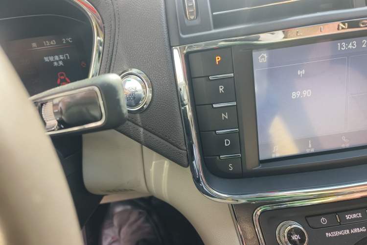 Used Lincoln Continental 2019 2.0T Two-Wheel Drive Luxury Edition China VI Standard Gear Lever