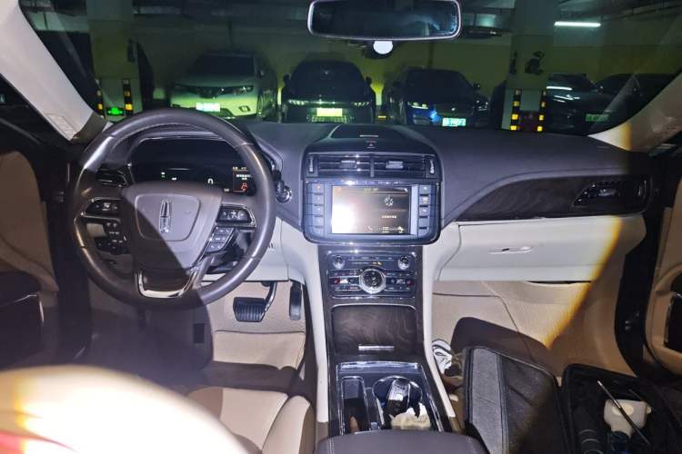 Used Lincoln Continental 2019 2.0T Two-Wheel Drive Luxury Edition China VI Standard Headliner