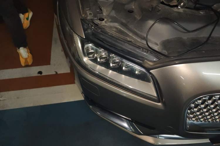 Used Lincoln Continental 2019 2.0T Two-Wheel Drive Luxury Edition China VI Standard Right Front Headlight