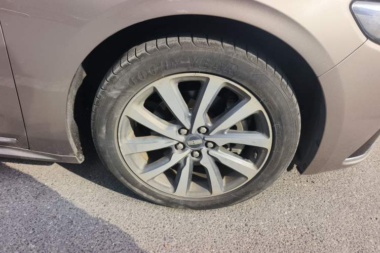Used Lincoln Continental 2019 2.0T Two-Wheel Drive Luxury Edition China VI Standard Right Front Wheel Hub