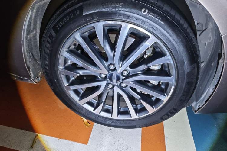 Used Lincoln Continental 2019 2.0T Two-Wheel Drive Luxury Edition China VI Standard Right Front Wheel Hub