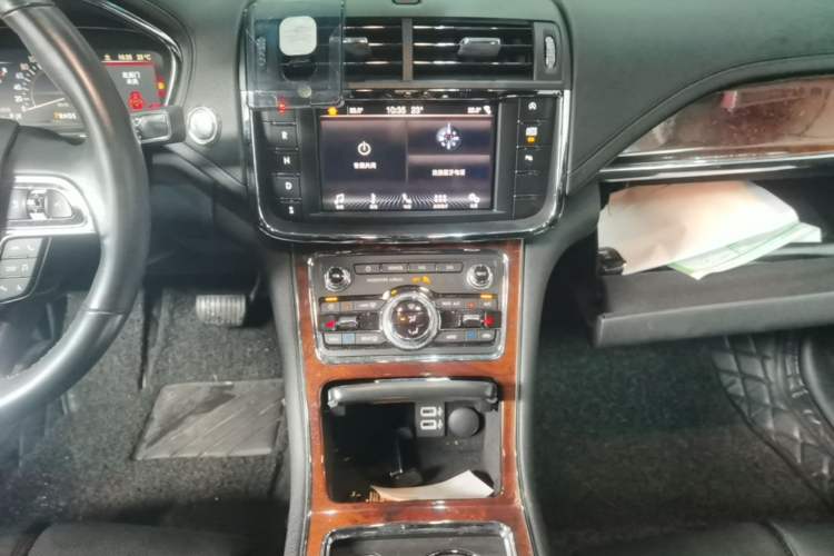 Used Lincoln Continental 2019 2.0T Two-Wheel Drive Luxury Edition China VI Standard Audio And AC Panel