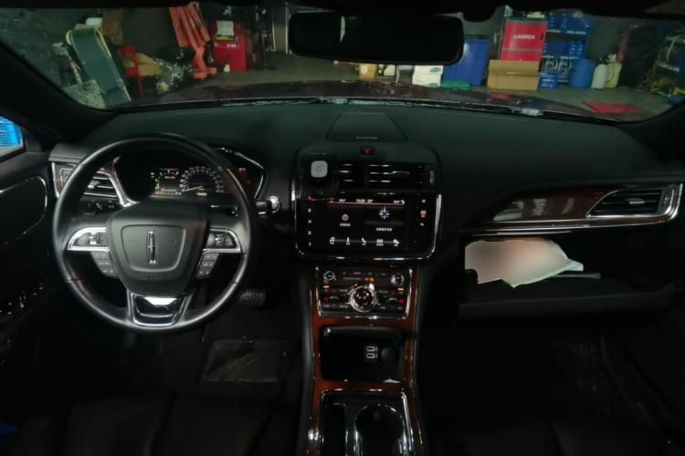 Used Lincoln Continental 2019 2.0T Two-Wheel Drive Luxury Edition China VI Standard Center Console