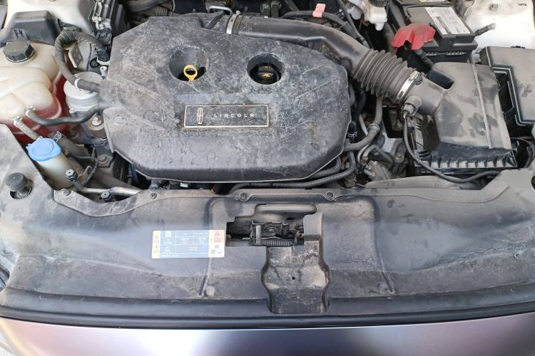 Used Lincoln Continental 2019 2.0T Two-Wheel Drive Prestige Version China VI Standard Engine Bay