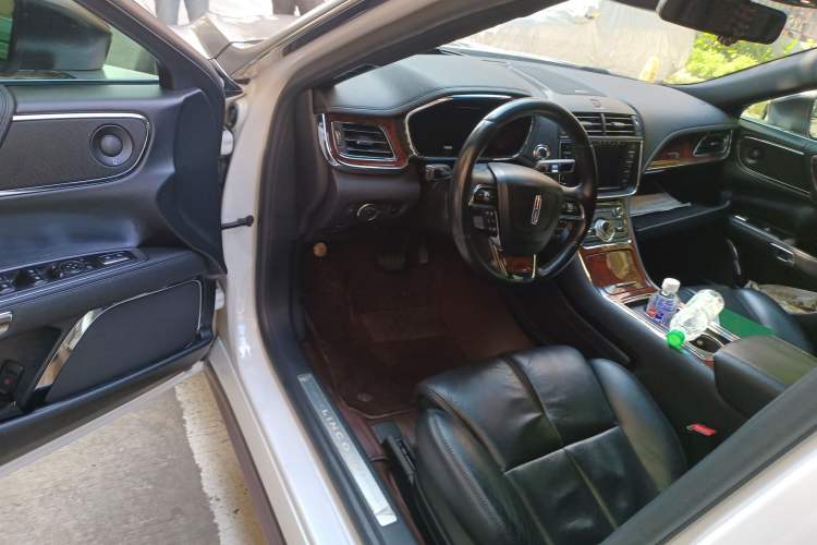 Used Lincoln Continental 2019 2.0T Two-Wheel Drive Prestige Version China VI Standard Interior 3