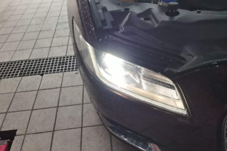 Used Lincoln Continental 2019 2.0T Two-Wheel Drive Luxury Edition China VI Standard Right Front Headlight