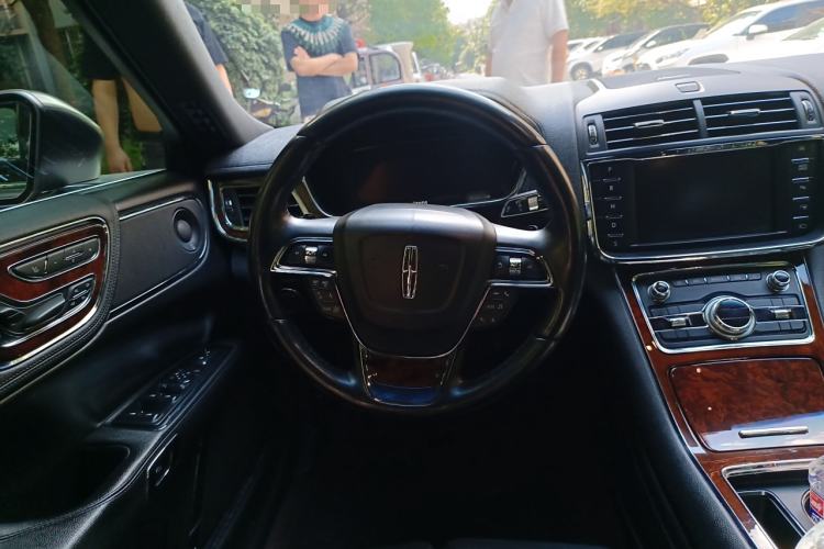 Used Lincoln Continental 2019 2.0T Two-Wheel Drive Prestige Version China VI Standard Steering Wheel
