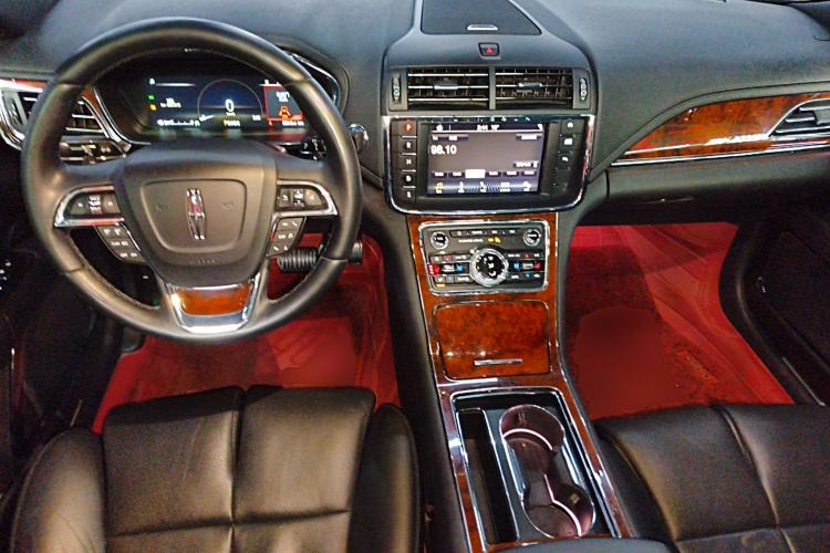 Used Lincoln Continental 2019 2.0T Two-Wheel Drive Luxury Edition China VI Standard Center Console