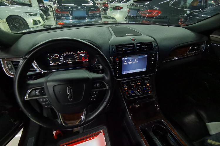 Used Lincoln Continental 2019 2.0T Two-Wheel Drive Luxury Edition China VI Standard Center Console