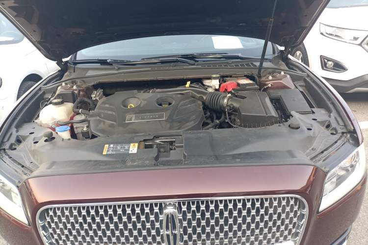 Used Lincoln Continental 2019 2.0T Two-Wheel Drive Luxury Edition China VI Standard Engine Bay