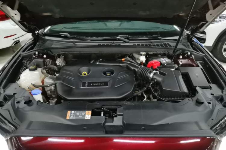 Used Lincoln Continental 2019 2.0T Two-Wheel Drive Luxury Edition China VI Standard Engine Bay