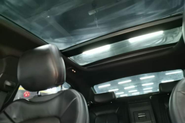 Used Lincoln Continental 2019 2.0T Two-Wheel Drive Luxury Edition China VI Standard Headliner