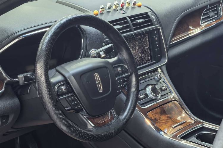 Used Lincoln Continental 2019 2.0T Two-Wheel Drive Luxury Edition China VI Standard Interior 1