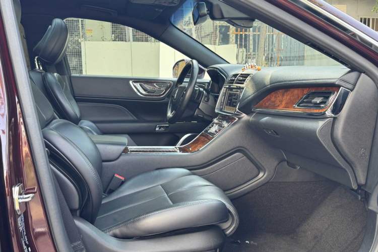 Used Lincoln Continental 2019 2.0T Two-Wheel Drive Luxury Edition China VI Standard Interior 12