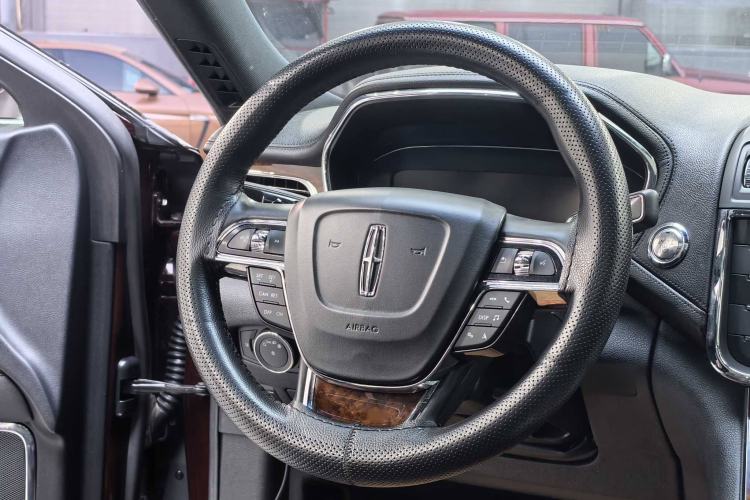 Used Lincoln Continental 2019 2.0T Two-Wheel Drive Luxury Edition China VI Standard Interior 2