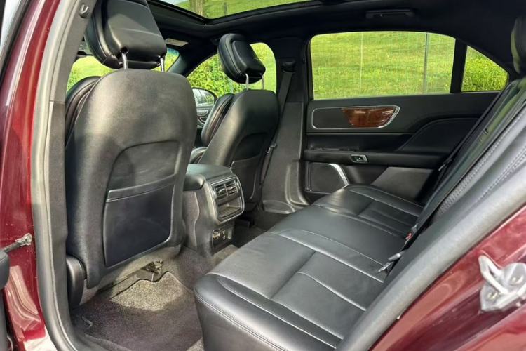 Used Lincoln Continental 2019 2.0T Two-Wheel Drive Luxury Edition China VI Standard Interior 2