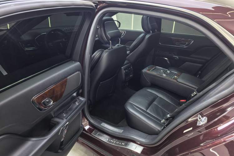 Used Lincoln Continental 2019 2.0T Two-Wheel Drive Luxury Edition China VI Standard Interior 4