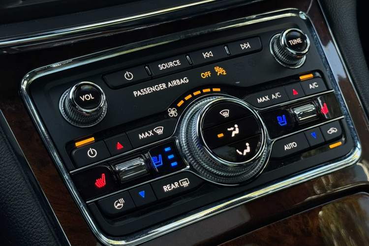 Used Lincoln Continental 2019 2.0T Two-Wheel Drive Luxury Edition China VI Standard Interior 8