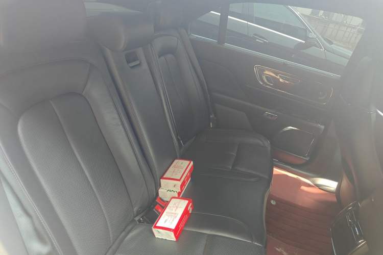 Used Lincoln Continental 2019 2.0T Two-Wheel Drive Prestige Version China VI Standard Left Rear Seat