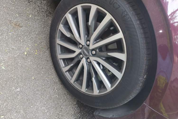 Used Lincoln Continental 2019 2.0T Two-Wheel Drive Prestige Version China VI Standard Right Front Wheel Hub