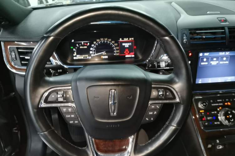 Used Lincoln Continental 2019 2.0T Two-Wheel Drive Luxury Edition China VI Standard Steering Wheel