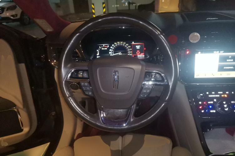 Used Lincoln Continental 2019 2.0T Two-Wheel Drive Prestige Version China VI Standard Steering Wheel
