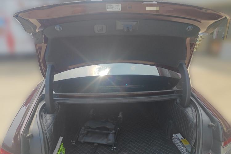 Used Lincoln Continental 2019 2.0T Two-Wheel Drive Prestige Version China VI Standard Trunk