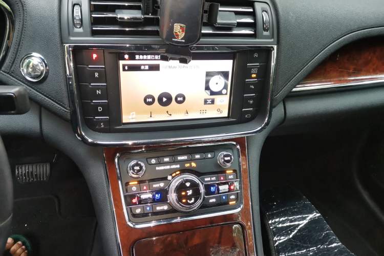 Used Lincoln Continental 2019 2.0T Two-Wheel Drive Prestige Version China VI Standard Audio And AC Panel