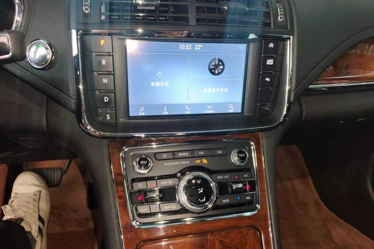 Used Lincoln Continental 2019 2.0T Two-Wheel Drive Luxury Edition China VI Standard Audio And AC Panel