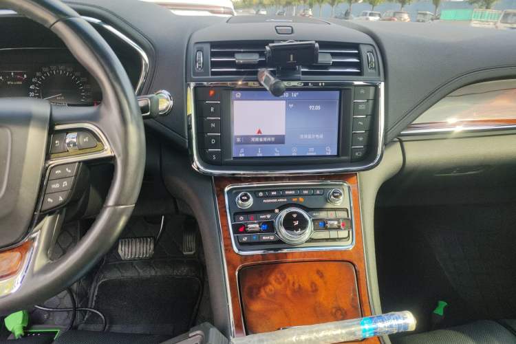 Used Lincoln Continental 2019 2.0T Two-Wheel Drive Prestige Version China VI Standard Audio And AC Panel