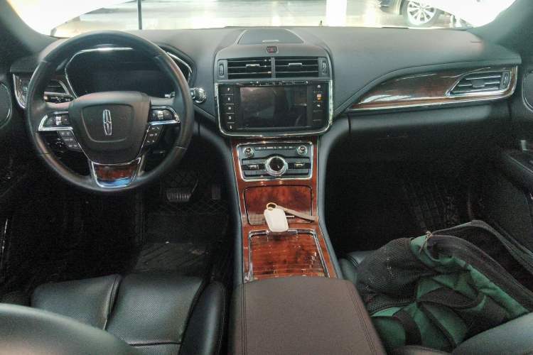 Used Lincoln Continental 2019 2.0T Two-Wheel Drive Luxury Edition China VI Standard Center Console