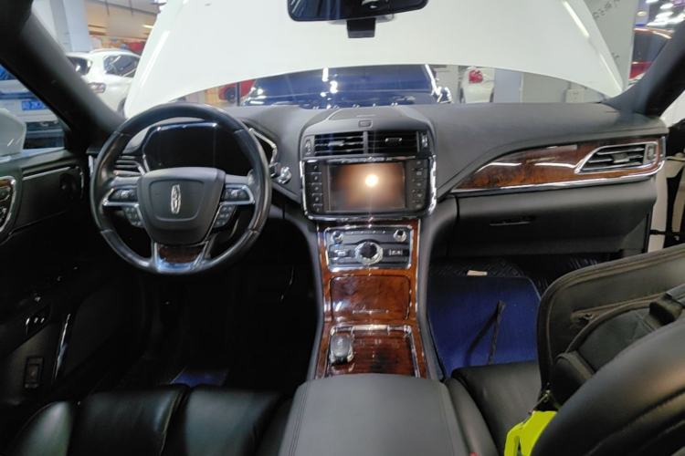 Used Lincoln Continental 2019 2.0T Two-Wheel Drive Prestige Version China VI Standard Center Console