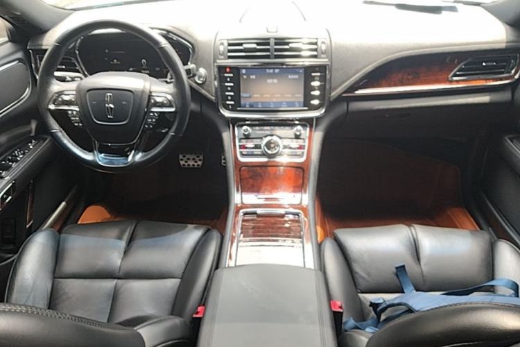 Used Lincoln Continental 2019 2.0T Two-Wheel Drive Luxury Edition China VI Standard Center Console