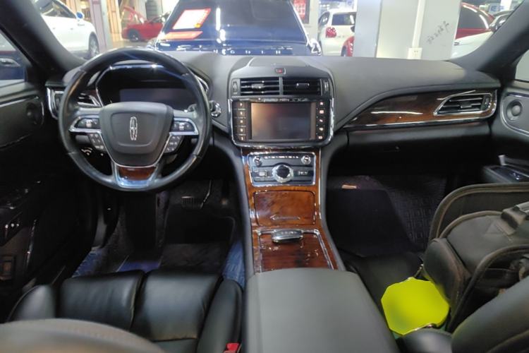 Used Lincoln Continental 2019 2.0T Two-Wheel Drive Prestige Version China VI Standard Center Console