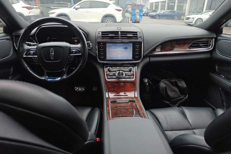 Used Lincoln Continental 2019 2.0T Two-Wheel Drive Luxury Edition China VI Standard Center Console