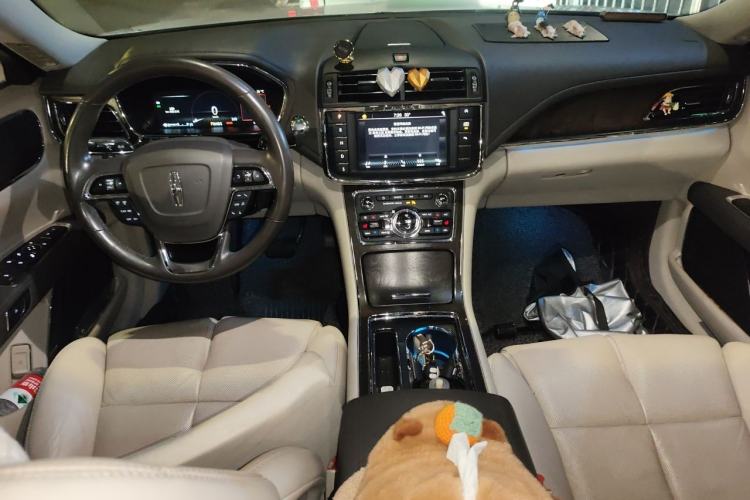 Used Lincoln Continental 2019 2.0T Two-Wheel Drive Luxury Edition China VI Standard Center Console