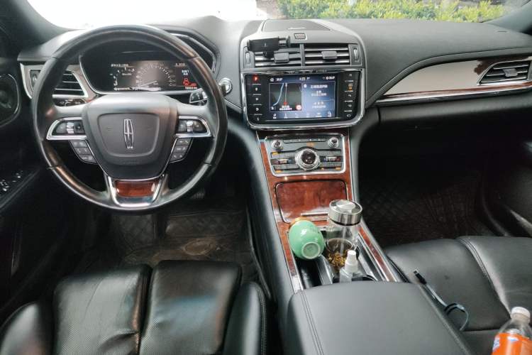 Used Lincoln Continental 2019 2.0T Two-Wheel Drive Prestige Version China VI Standard Center Console