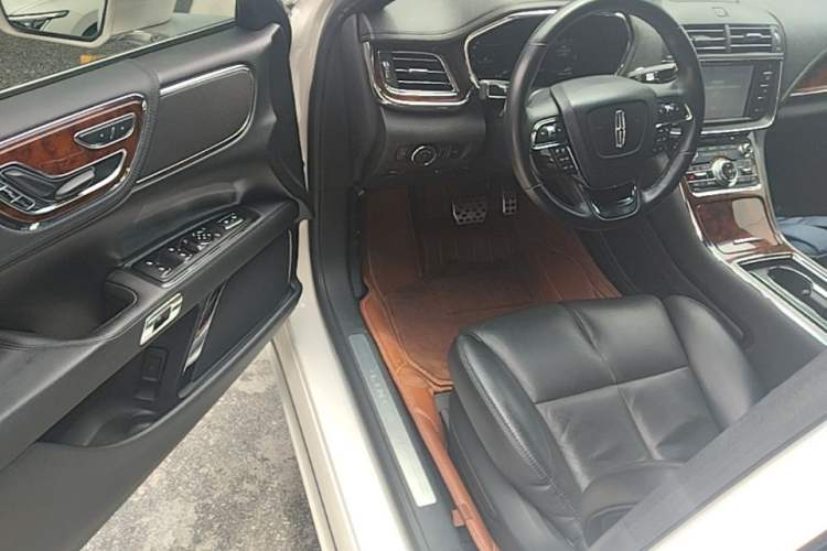 Used Lincoln Continental 2019 2.0T Two-Wheel Drive Luxury Edition China VI Standard Driver Seat