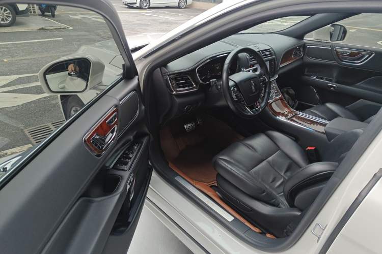 Used Lincoln Continental 2019 2.0T Two-Wheel Drive Luxury Edition China VI Standard Driver Seat