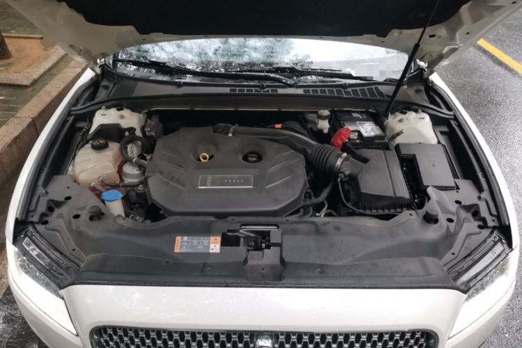 Used Lincoln Continental 2019 2.0T Two-Wheel Drive Prestige Version China VI Standard Engine Bay