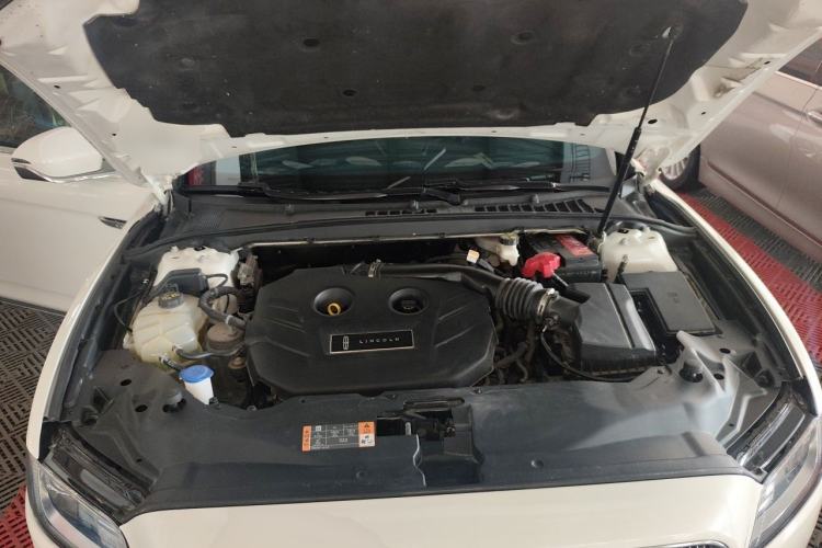 Used Lincoln Continental 2019 2.0T Two-Wheel Drive Luxury Edition China VI Standard Engine Bay