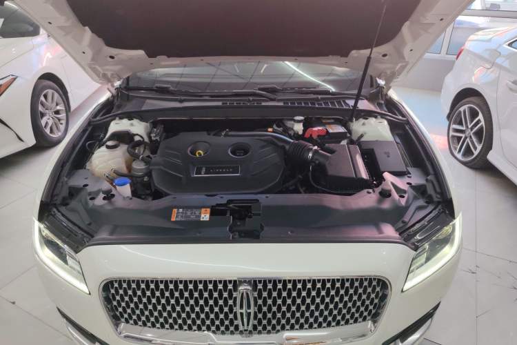 Used Lincoln Continental 2019 2.0T Two-Wheel Drive Luxury Edition China VI Standard Engine Bay