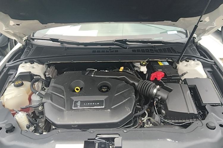 Used Lincoln Continental 2019 2.0T Two-Wheel Drive Luxury Edition China VI Standard Engine Bay