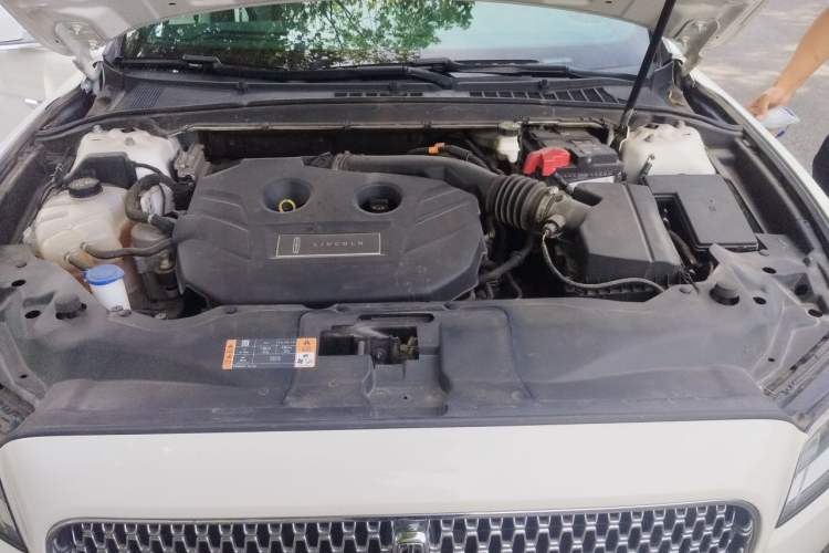Used Lincoln Continental 2019 2.0T Two-Wheel Drive Luxury Edition China VI Standard Engine Bay
