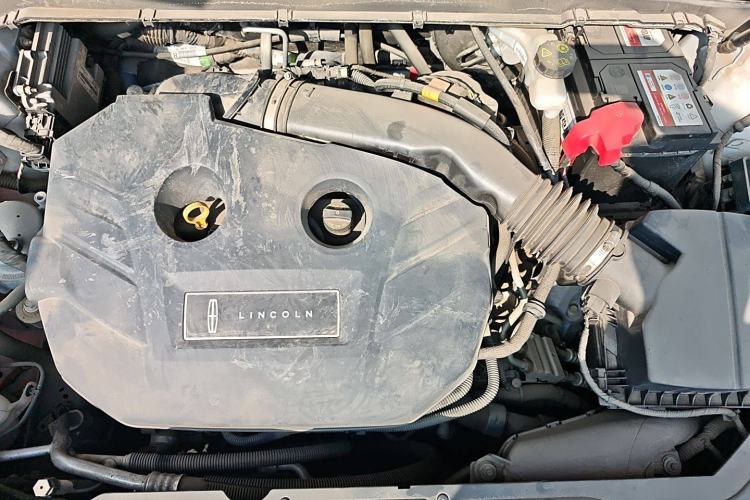 Used Lincoln Continental 2019 2.0T Two-Wheel Drive Luxury Edition China VI Standard Engine Bay